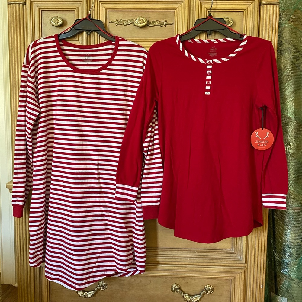 Christmas Sleep shirts lot of 2 XS & S